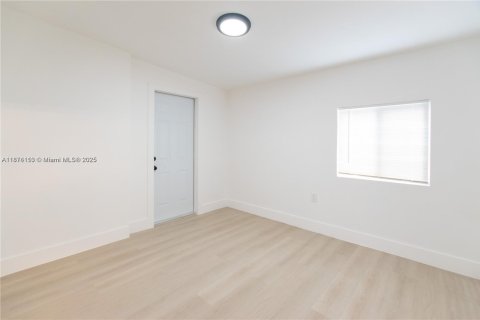 House in Fort Lauderdale, Florida 3 bedrooms, 85.28 sq.m. № 1920636 - photo 16