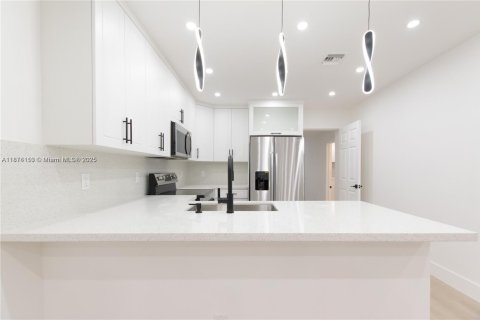 House in Fort Lauderdale, Florida 3 bedrooms, 85.28 sq.m. № 1920636 - photo 8