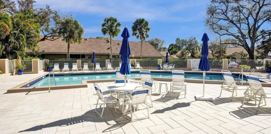Condo in Palm Beach Gardens, Florida, 2 bedrooms № 1018210