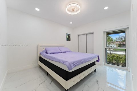 House in Coral Springs, Florida 4 bedrooms, 202.81 sq.m. № 1712360 - photo 22