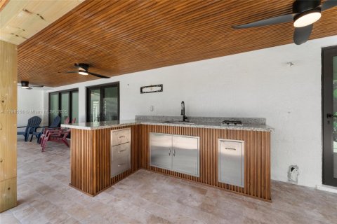 House in Coral Springs, Florida 4 bedrooms, 202.81 sq.m. № 1712360 - photo 16