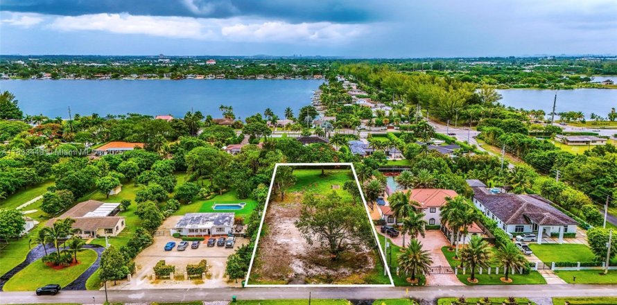 Terreno en Miami, Florida № 1816422