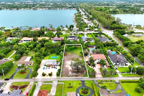 Terreno en venta en Miami, Florida № 1816422 - foto 3