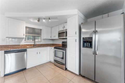 Villa ou maison à vendre à Holiday, Floride: 2 chambres, 98.48 m2 № 1793246 - photo 8
