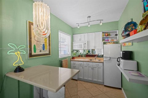 Condominio en venta en Miami Beach, Florida, 41.81 m2 № 1893357 - foto 7