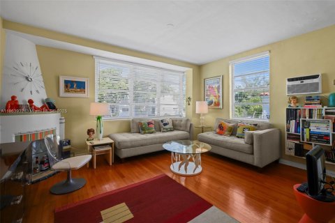 Condominio en venta en Miami Beach, Florida, 41.81 m2 № 1893357 - foto 5