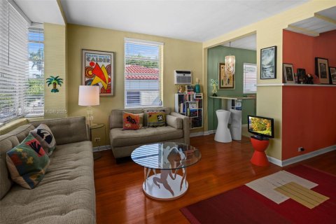 Condominio en venta en Miami Beach, Florida, 41.81 m2 № 1893357 - foto 6
