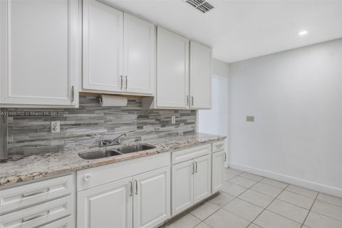 Villa ou maison à vendre à Lehigh Acres, Floride: 4 chambres, 167.22 m2 № 1942481 - photo 14