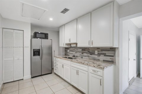 Villa ou maison à vendre à Lehigh Acres, Floride: 4 chambres, 167.22 m2 № 1942481 - photo 16