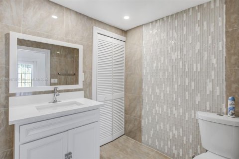 Villa ou maison à vendre à Lehigh Acres, Floride: 4 chambres, 167.22 m2 № 1942481 - photo 12