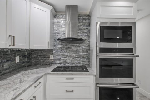 Villa ou maison à vendre à Lehigh Acres, Floride: 4 chambres, 167.22 m2 № 1942481 - photo 6