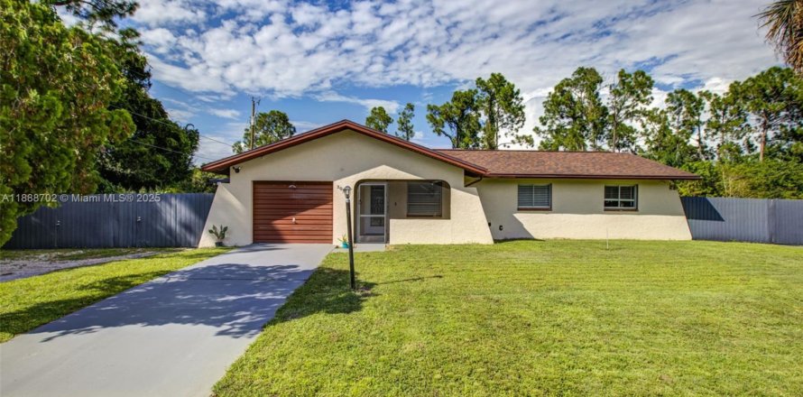 Villa ou maison à Lehigh Acres, Floride 4 chambres, 167.22 m2 № 1942481