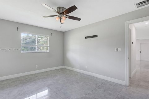 Villa ou maison à vendre à Lehigh Acres, Floride: 4 chambres, 167.22 m2 № 1942481 - photo 15