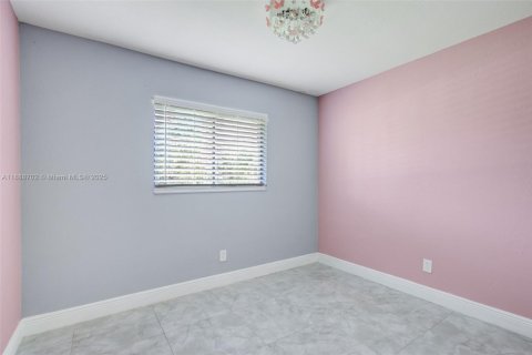 Villa ou maison à vendre à Lehigh Acres, Floride: 4 chambres, 167.22 m2 № 1942481 - photo 26