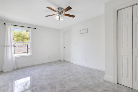 Villa ou maison à vendre à Lehigh Acres, Floride: 4 chambres, 167.22 m2 № 1942481 - photo 10