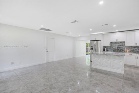 Villa ou maison à vendre à Lehigh Acres, Floride: 4 chambres, 167.22 m2 № 1942481 - photo 8