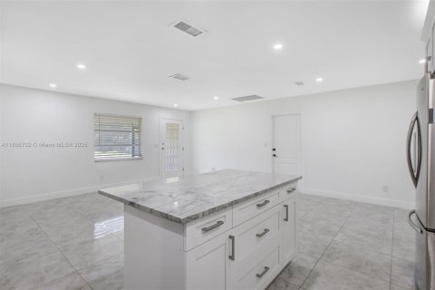 Villa ou maison à vendre à Lehigh Acres, Floride: 4 chambres, 167.22 m2 № 1942481 - photo 9