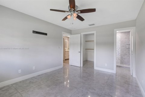 Villa ou maison à vendre à Lehigh Acres, Floride: 4 chambres, 167.22 m2 № 1942481 - photo 19