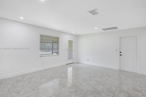 Villa ou maison à vendre à Lehigh Acres, Floride: 4 chambres, 167.22 m2 № 1942481 - photo 28