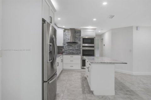 Villa ou maison à vendre à Lehigh Acres, Floride: 4 chambres, 167.22 m2 № 1942481 - photo 7