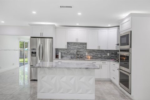 Villa ou maison à vendre à Lehigh Acres, Floride: 4 chambres, 167.22 m2 № 1942481 - photo 4