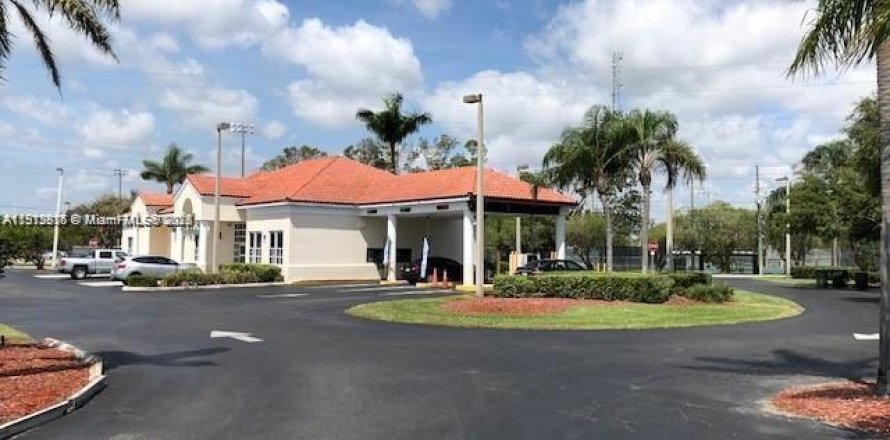 Propiedad comercial en Homestead, Florida № 2013628