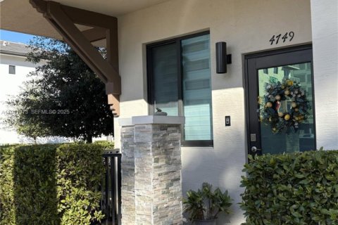 Купить виллу или дом в Дорал, Флорида 3 спальни, 273.69м2, № 1991540 - фото 2