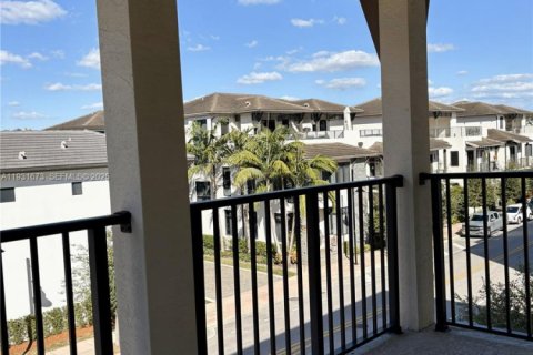 Купить виллу или дом в Дорал, Флорида 3 спальни, 273.69м2, № 1991540 - фото 26