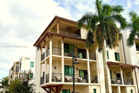 Купить виллу или дом в Дорал, Флорида 3 спальни, 273.69м2, № 1991540 - фото 1