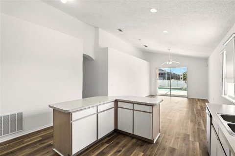 House in Orlando, Florida 4 bedrooms, 183.85 sq.m. № 1847331 - photo 12