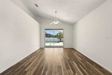 House in Orlando, Florida 4 bedrooms, 183.85 sq.m. № 1847331 - photo 14