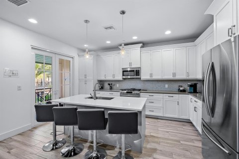 Townhouse in Tequesta, Florida 3 bedrooms, 161 sq.m. № 2267689 - photo 9