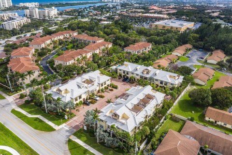 Townhouse in Tequesta, Florida 3 bedrooms, 161 sq.m. № 2267689 - photo 3