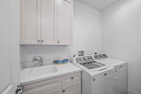 Townhouse in Tequesta, Florida 3 bedrooms, 161 sq.m. № 2267689 - photo 15