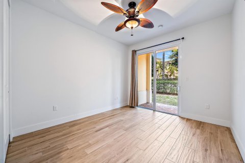 Townhouse in Tequesta, Florida 3 bedrooms, 161 sq.m. № 2267689 - photo 8