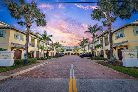 Townhouse in Tequesta, Florida 3 bedrooms, 161 sq.m. № 2267689