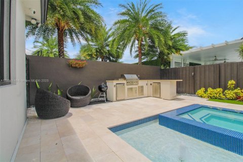 Villa ou maison à vendre à Miami, Floride: 5 chambres, 243.13 m2 № 1975657 - photo 23