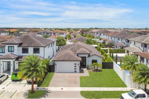 Villa ou maison à vendre à Miami, Floride: 5 chambres, 243.13 m2 № 1975657 - photo 3