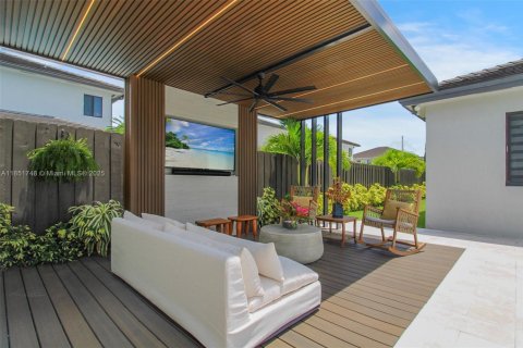 Villa ou maison à vendre à Miami, Floride: 5 chambres, 243.13 m2 № 1975657 - photo 26