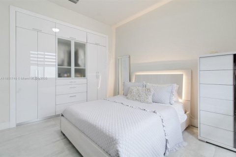Villa ou maison à vendre à Miami, Floride: 5 chambres, 243.13 m2 № 1975657 - photo 19