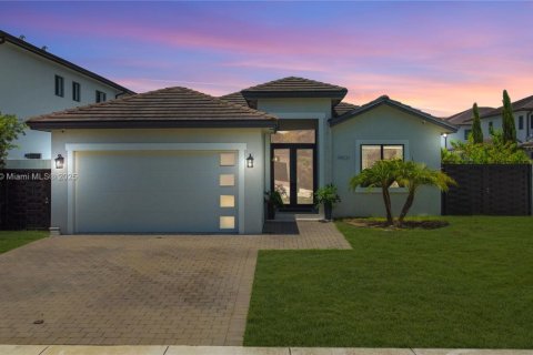 Villa ou maison à vendre à Miami, Floride: 5 chambres, 243.13 m2 № 1975657 - photo 1