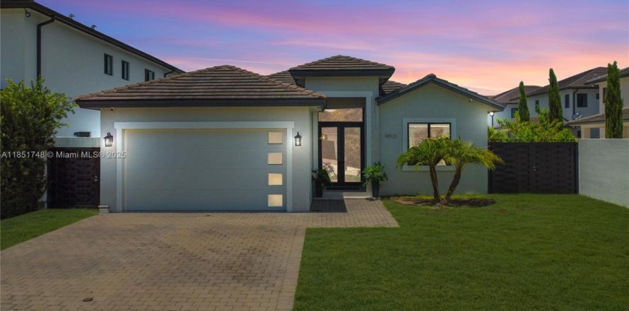 Villa ou maison à Miami, Floride 5 chambres, 243.13 m2 № 1975657