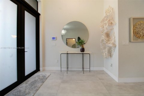 Villa ou maison à vendre à Miami, Floride: 5 chambres, 243.13 m2 № 1975657 - photo 6