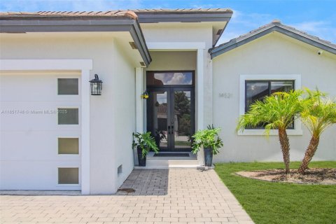 Villa ou maison à vendre à Miami, Floride: 5 chambres, 243.13 m2 № 1975657 - photo 2