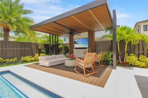 Villa ou maison à vendre à Miami, Floride: 5 chambres, 243.13 m2 № 1975657 - photo 25