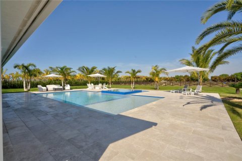 House in Miami, Florida 5 bedrooms, 281.87 sq.m. № 1952844 - photo 4
