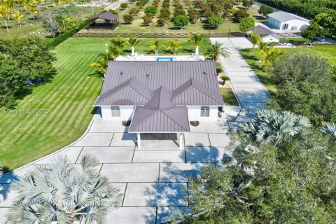 House in Miami, Florida 5 bedrooms, 281.87 sq.m. № 1952844 - photo 17