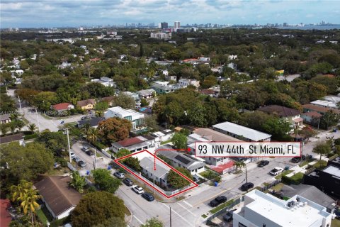 House in Miami, Florida 5 bedrooms, 134.24 sq.m. № 1980163