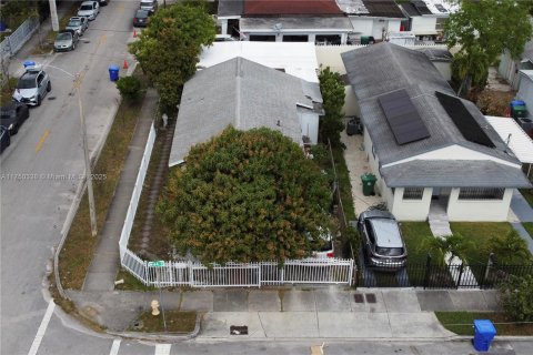 House in Miami, Florida 5 bedrooms, 134.24 sq.m. № 1980163 - photo 3