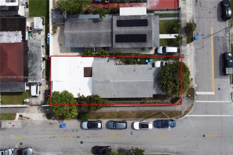 House in Miami, Florida 5 bedrooms, 134.24 sq.m. № 1980163 - photo 4